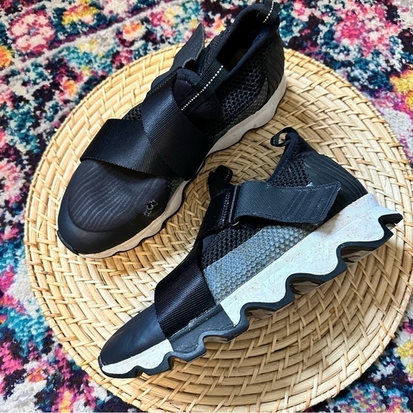 Sorel Kinetic Sneak Shoe - Picture 2 of 8